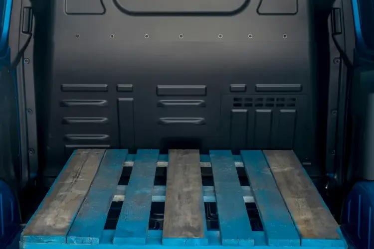 3931344 100kW 43kWh Limited Van Auto