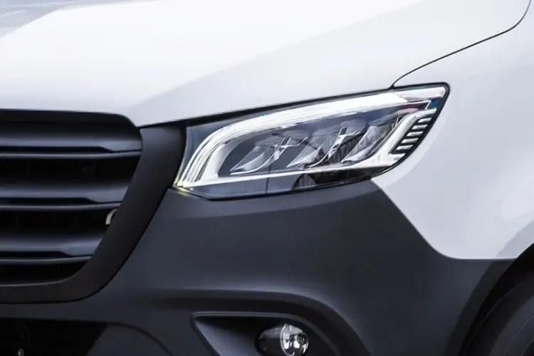 3817915 3.5t H2 Pro Van