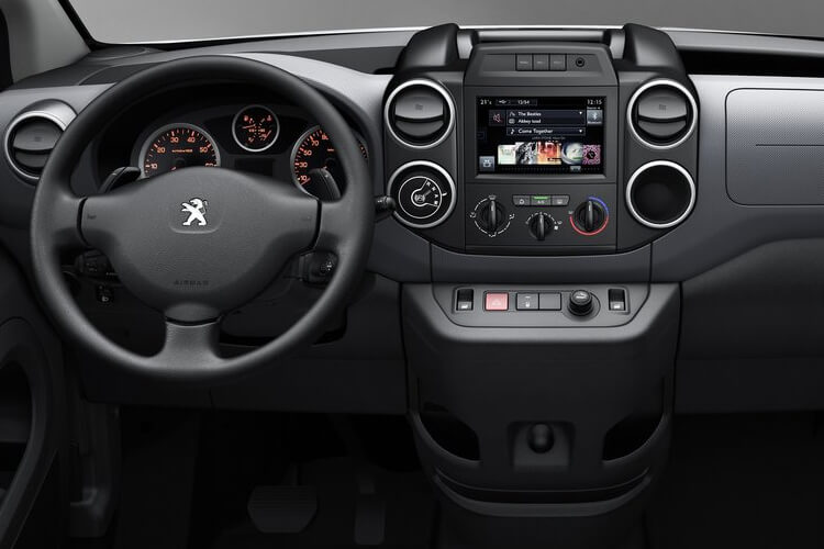 3943533 100kW 52kWh Professional Plus Van Auto